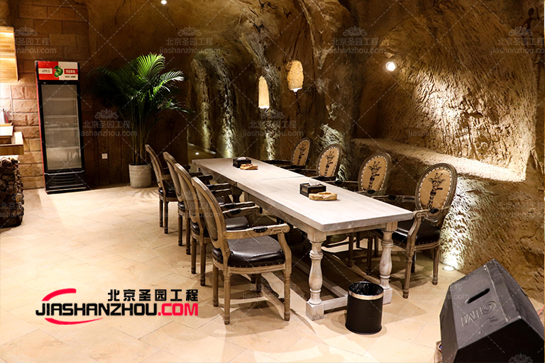 洞穴餐廳